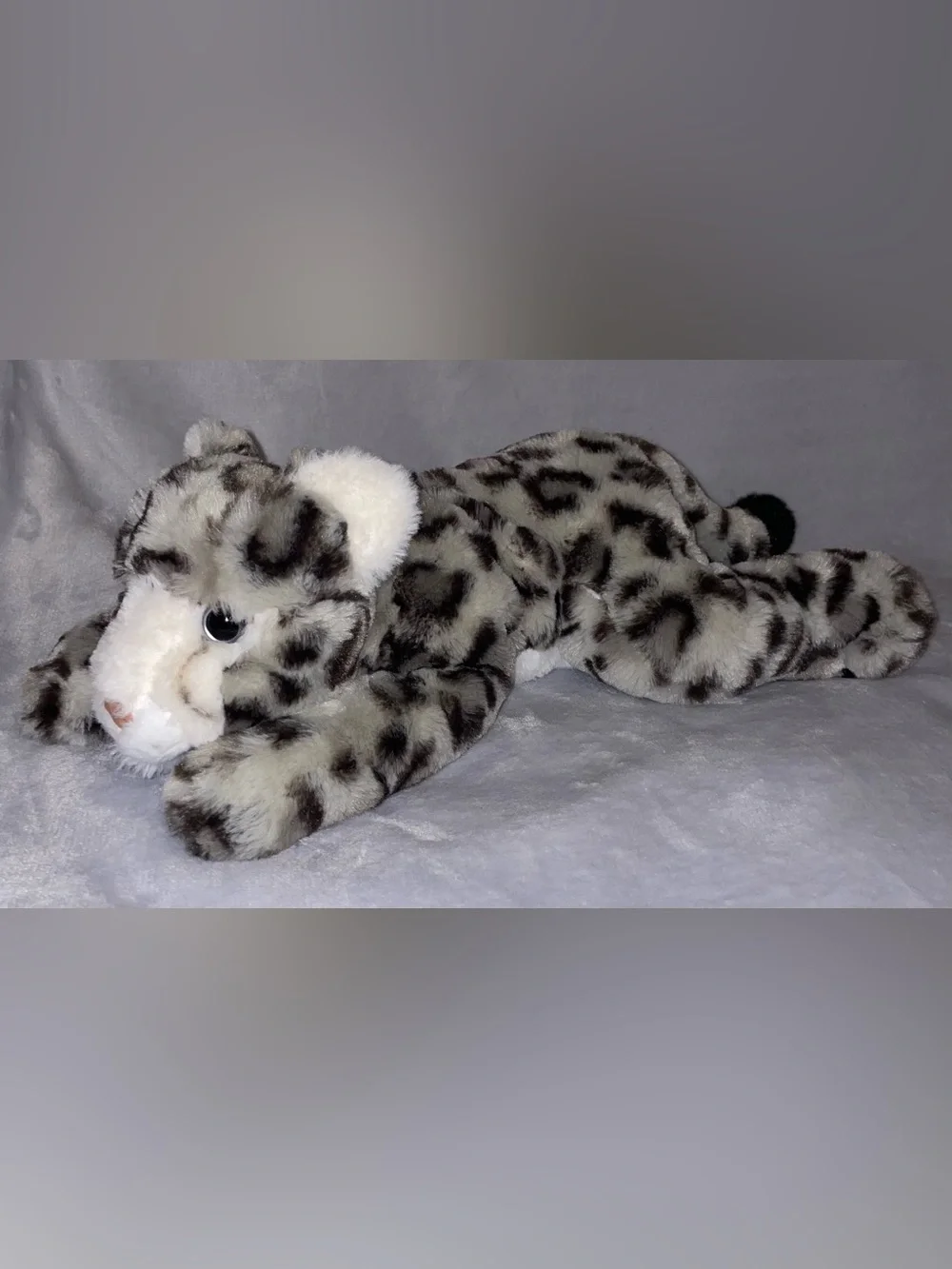 FAO Schwarz Snow Leopard Plush Stuffed Animal Grey White Spotted Big Cat Lying